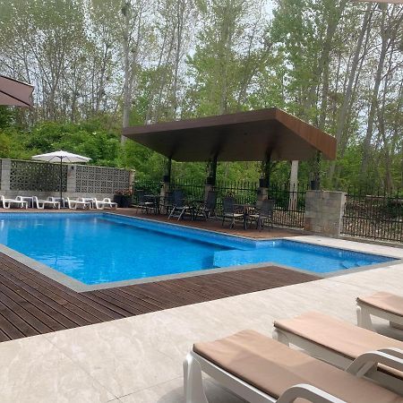 נסבר Park And Pool Apartment מראה חיצוני תמונה