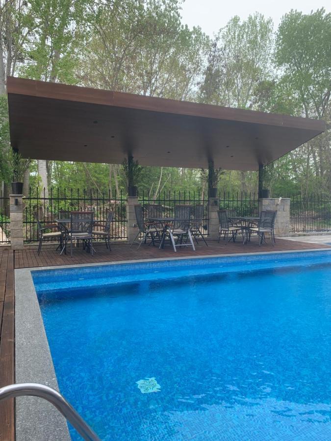 נסבר Park And Pool Apartment מראה חיצוני תמונה